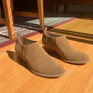 Nine West bootie kitten heels